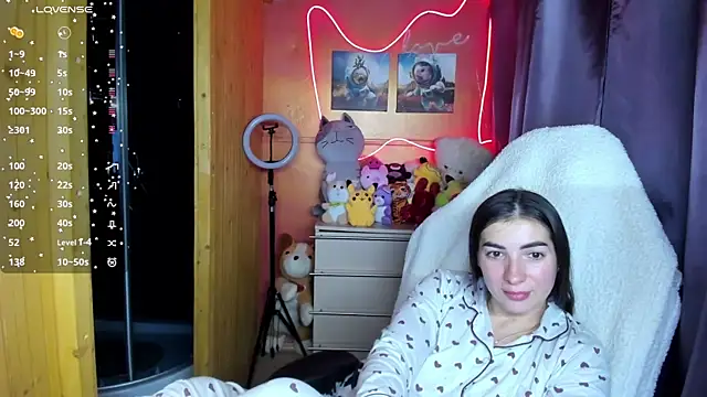 Snapshot of Fiery_Brunette_ chatting on 10, 10, 2025 Fiery Brunette online show from 10, 10, 2025