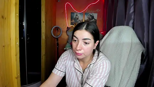 Fiery Brunette  online show from 15, 3, 2026