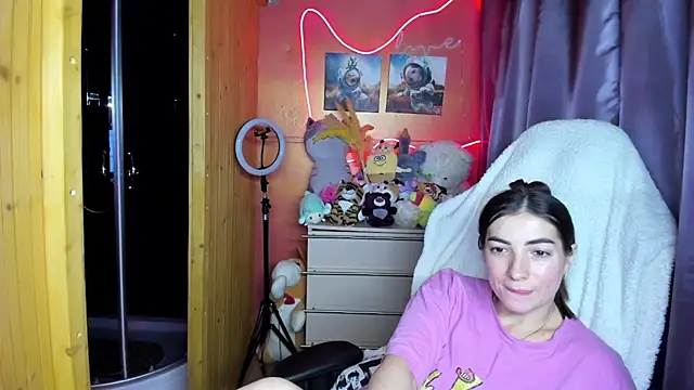 Fiery Brunette  online show from 9, 4, 2026