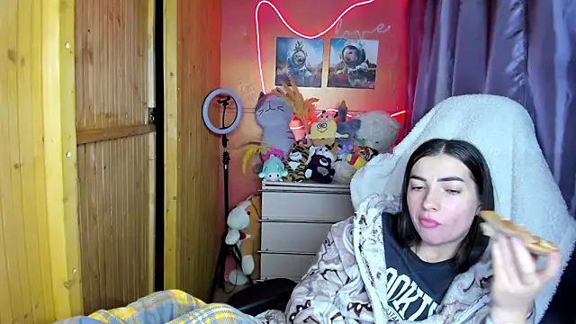 Fiery Brunette  online show from 17, 4, 2026