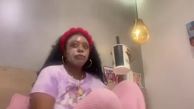 Snapshot of ChocolateCakeQueen chatting on 25, 4, 2026 ChocolateCakeQueen online show from 25, 4, 2026