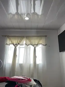 Snapshot of hannahb-e chatting on 20, 5, 2026 hannahb-e online show from 20, 5, 2026