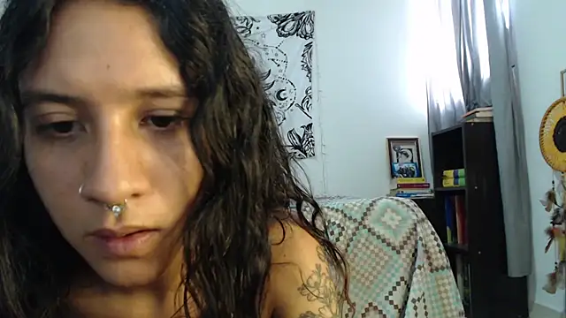 Snapshot of AlinaWoolf_ chatting on 10, 12, 2024 AlinaWoolf online show from 10, 12, 2024