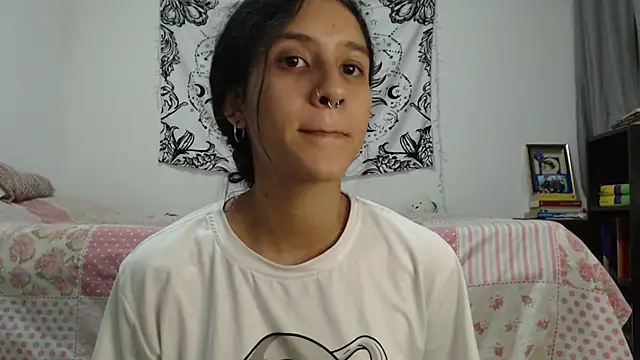 Snapshot of AlinaWoolf_ chatting on 3, 1, 2025 AlinaWoolf online show from 3, 1, 2025