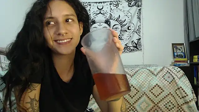 Snapshot of AlinaWoolf_ chatting on 4, 2, 2025 AlinaWoolf online show from 4, 2, 2025