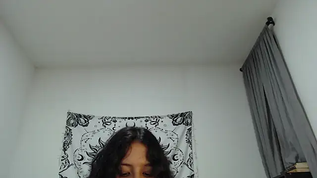 Snapshot of AlinaWoolf_ chatting on 8, 3, 2025 AlinaWoolf online show from 8, 3, 2025