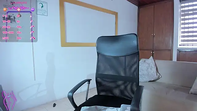 victoria mooree online show from 8, 11, 2025