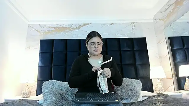 Snapshot of EVELIN_MASON chatting on 25, 4, 2026 EVELIN MASON online show from 25, 4, 2026