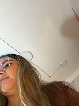 Snapshot of EVELIN_MASON chatting on 3, 5, 2026 EVELIN MASON online show from 3, 5, 2026