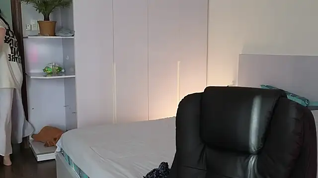 YasmineWest online show from 26, 6, 2026