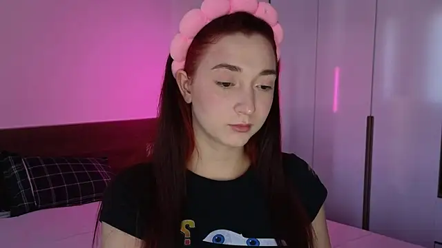 YasmineWest online show from 18, 7, 2026