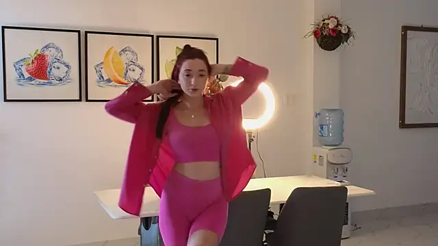 YasmineWest online show from 23, 7, 2026