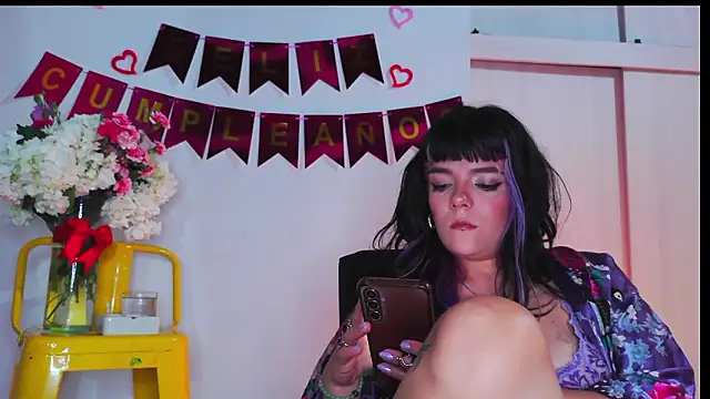 Snapshot of purple_em69 chatting on 20, 2, 2026 purple em69 online show from 20, 2, 2026