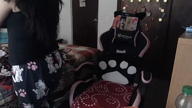 Snapshot of LucifernandaSw chatting on 1, 4, 2026 LucifernandaSw online show from 1, 4, 2026