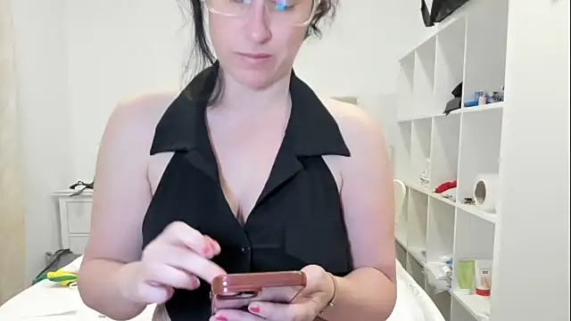 Snapshot of emmita69_ chatting on 15, 1, 2026 emmita69 online show from 15, 1, 2026