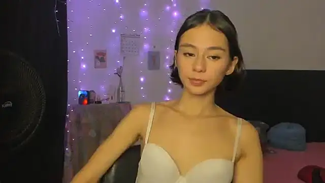 Snapshot of cute_roxana_ chatting on 9, 3, 2025 cute roxana  online show from 9, 3, 2025