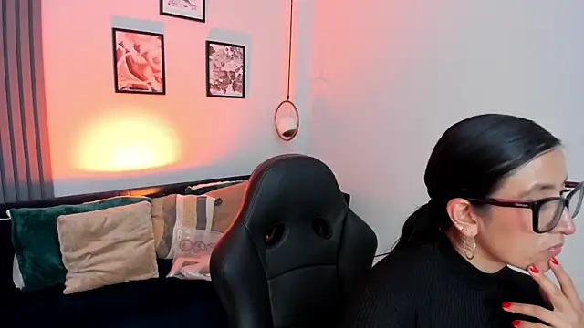 kira moon   online show from 24, 2, 2026