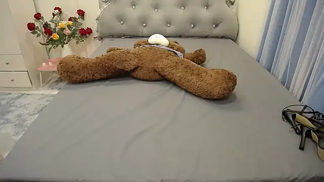 Lavender Sweet online show from 13, 1, 2025