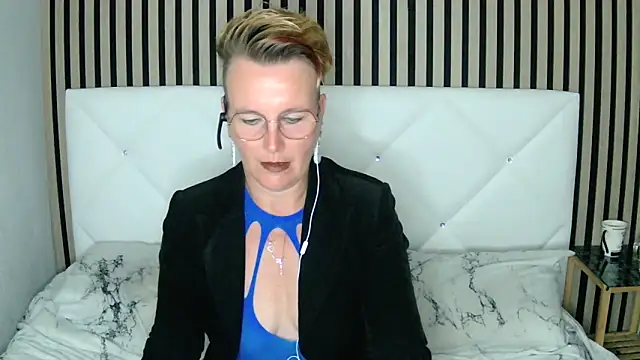 xxNoeliaxx online show from 16, 1, 2025