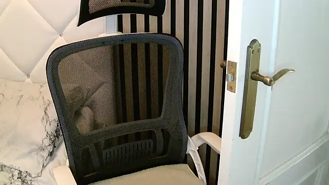 xxNoeliaxx online show from 4, 12, 2025