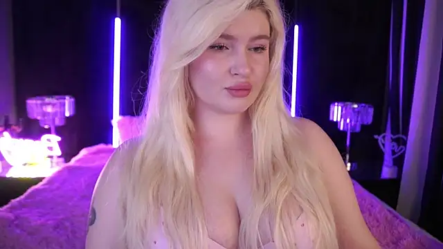 Snapshot of CocoSecretss chatting on 8, 12, 2024 CocoSecretss online show from 8, 12, 2024