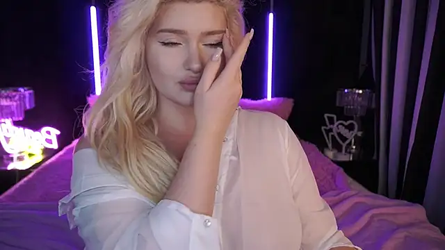 Snapshot of CocoSecretss chatting on 3, 3, 2025 CocoSecretss online show from 3, 3, 2025