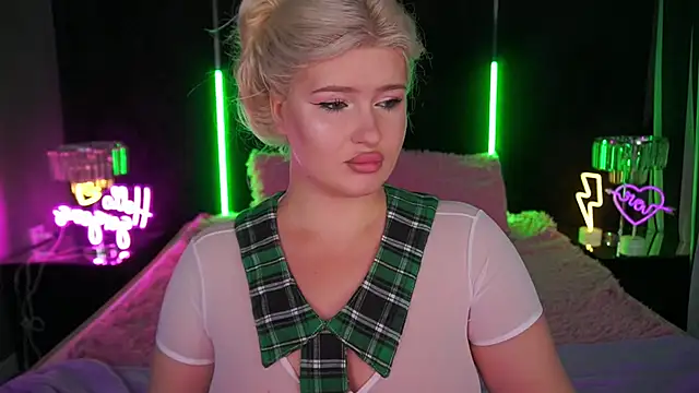 Snapshot of CocoSecretss chatting on 7, 10, 2025 CocoSecretss online show from 7, 10, 2025