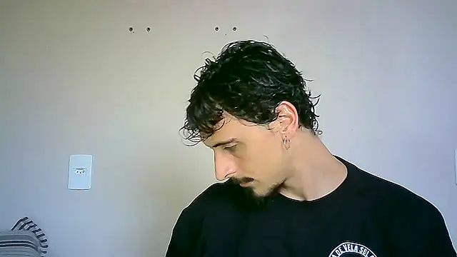 Snapshot of milkoffe chatting on 13, 12, 2024 milkoffe online show from 13, 12, 2024