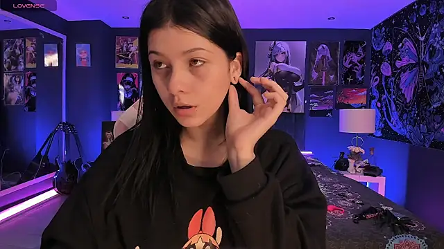 LanaKyutt online show from 3, 10, 2025