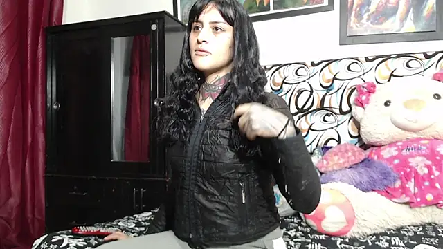 Snapshot of emma_onassis_17 chatting on 11, 9, 2025 emma onassis 17 online show from 11, 9, 2025