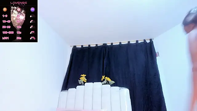 RoxannaBlanche online show from 7, 2, 2026