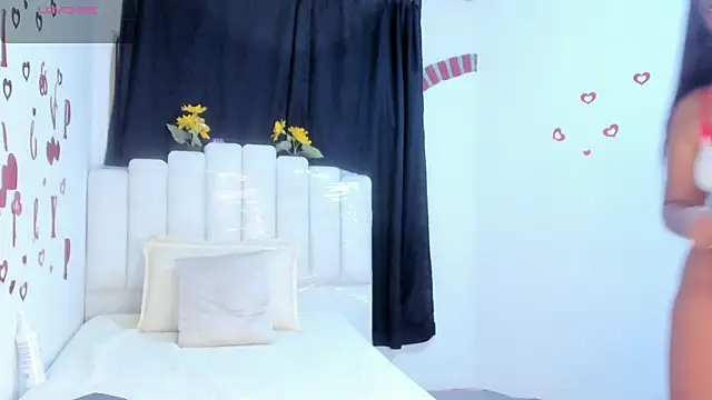 RoxannaBlanche online show from 10, 4, 2026