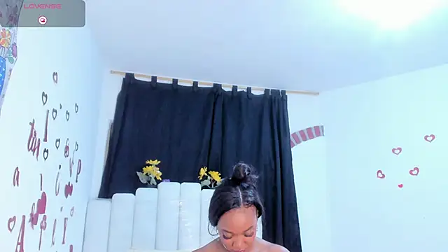 RoxannaBlanche online show from 13, 4, 2026