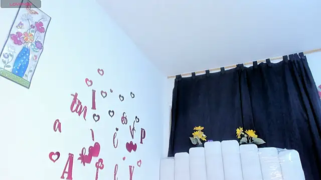 Snapshot of RoxannaBlanche chatting on 24, 4, 2026 RoxannaBlanche online show from 24, 4, 2026