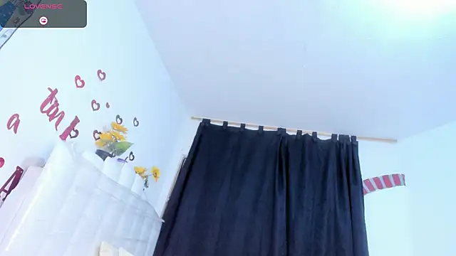 Snapshot of RoxannaBlanche chatting on 19, 5, 2026 RoxannaBlanche online show from 19, 5, 2026
