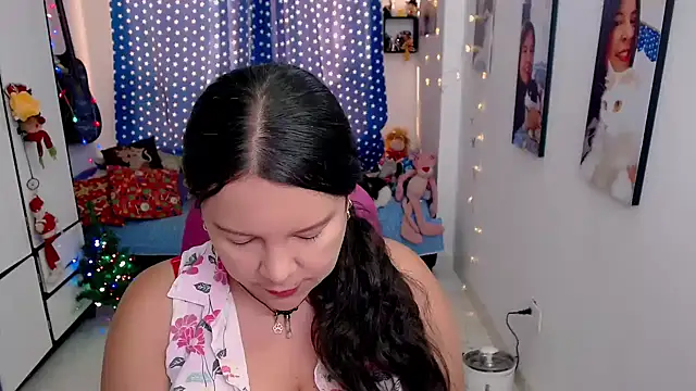 Snapshot of claryssa_ chatting on 13, 12, 2025 claryssa online show from 13, 12, 2025