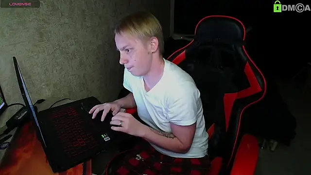 Alexis Gordon online show from 16, 9, 2025