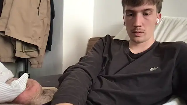 Snapshot of hungandfun05 chatting on 8, 10, 2025 hungandfun05 online show from 8, 10, 2025