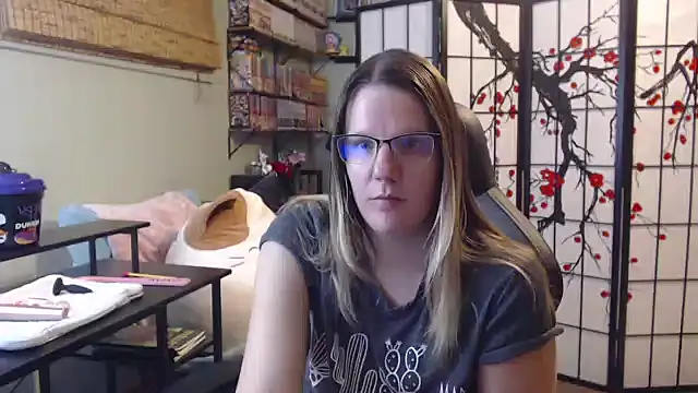 Sarahtineke online show from 5, 2, 2026