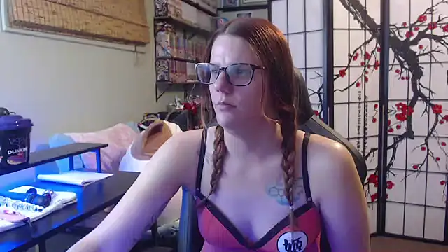 Sarahtineke online show from 13, 5, 2026