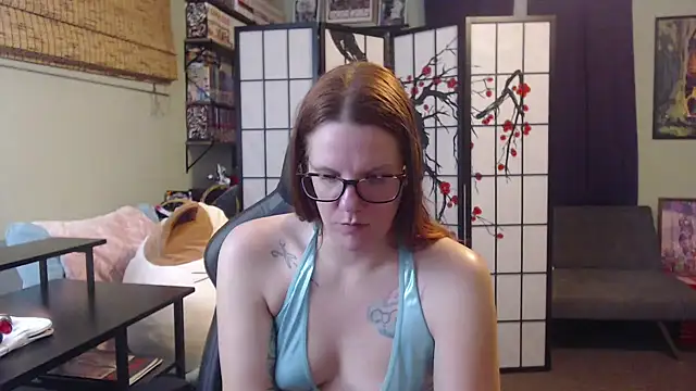 Sarahtineke online show from 19, 5, 2026
