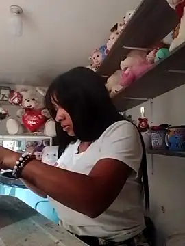 Snapshot of VivienAndClark chatting on 20, 10, 2025 VivienAndClark online show from 20, 10, 2025