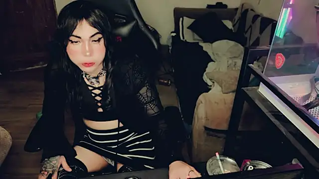 Snapshot of evelyntvsexy chatting on 9, 7, 2026 evelyntvsexy online show from 9, 7, 2026
