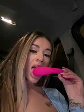 Snapshot of IsabellaEtthan chatting on 4, 2, 2025 IsabellaEtthan online show from 4, 2, 2025