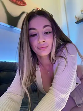 Snapshot of IsabellaEtthan chatting on 1, 3, 2025 IsabellaEtthan online show from 1, 3, 2025