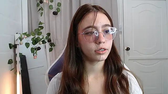 Snapshot of BlairVicent chatting on 5, 11, 2025 BlairVicent online show from 5, 11, 2025