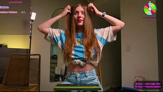 Snapshot of VunderSEX chatting on 23, 10, 2025 VunderSEX online show from 23, 10, 2025