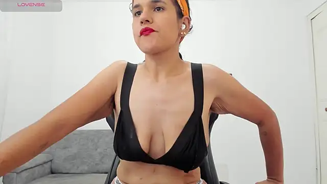 natalia curvy1 online show from 14, 7, 2026