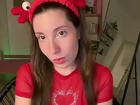 Snapshot of CringeButCute chatting on 20, 10, 2025 CringeButCute online show from 20, 10, 2025