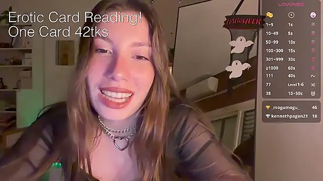 Snapshot of CringeButCute chatting on 30, 10, 2025 CringeButCute online show from 30, 10, 2025